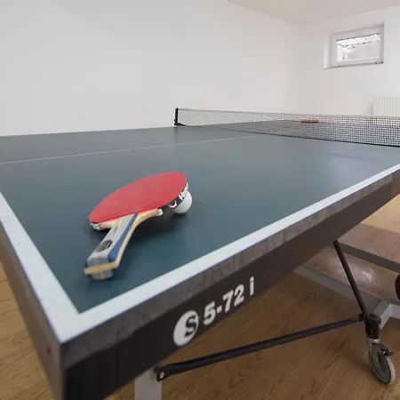 Zuzana Πανσιόν